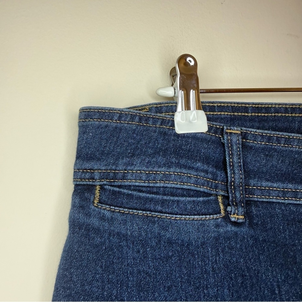 H&M Retro High Waisted Dark Wash Wide Leg Comfy Stretch Patch Pocket Jeans - Picture 3 of 8